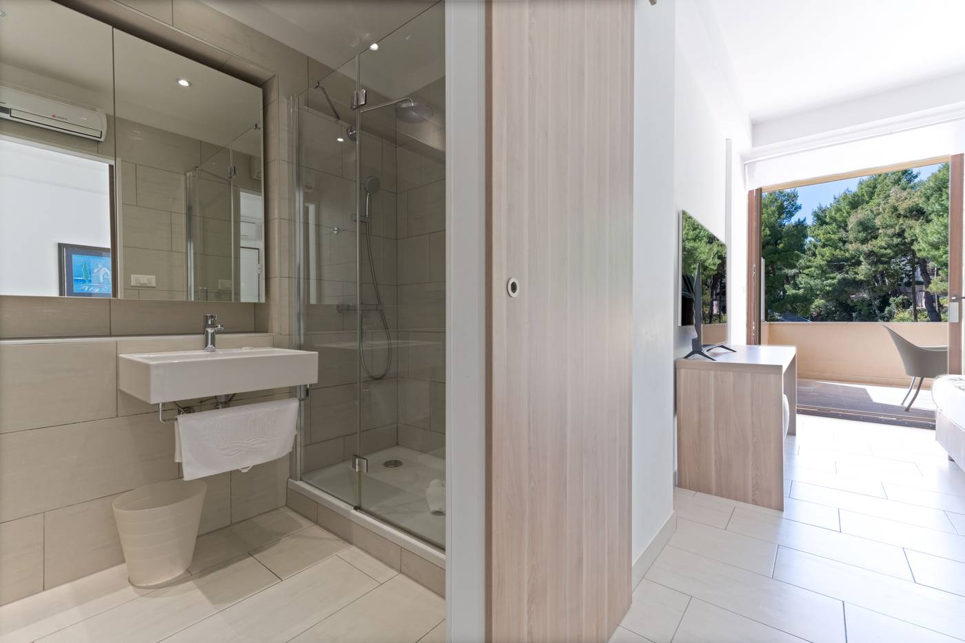 The-Residence-Room-38