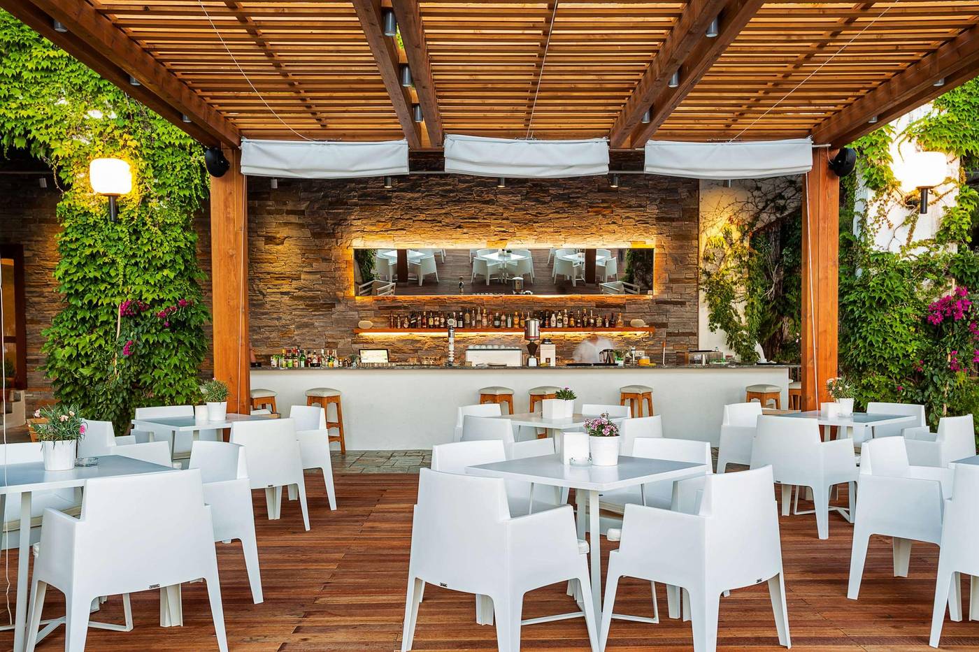 Skiathos-Palace-Hotel-Bar-13