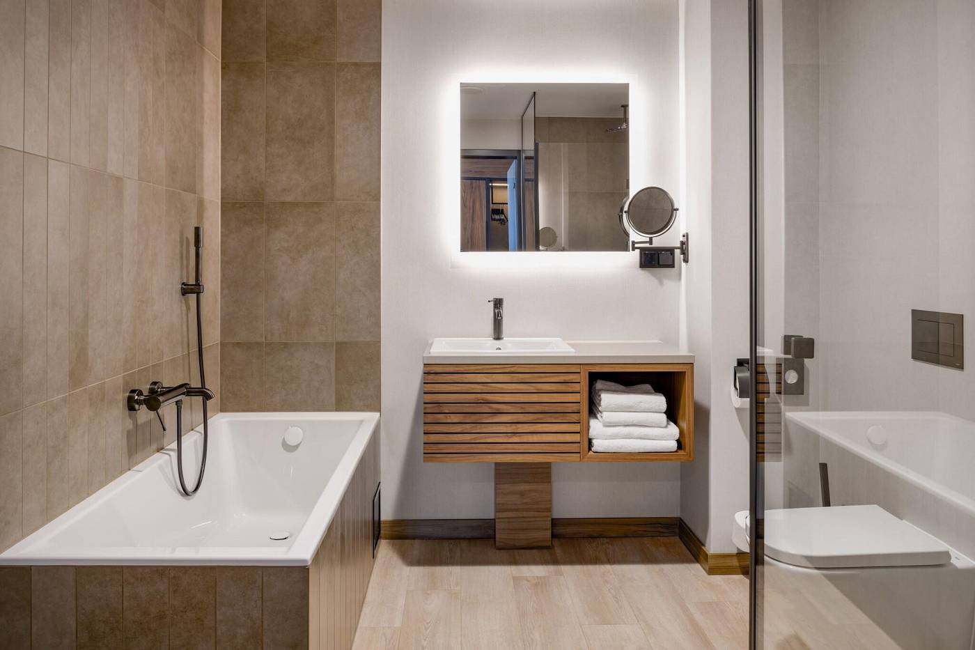 AC-Hotel-by-Marriott-Krakow-Room-44