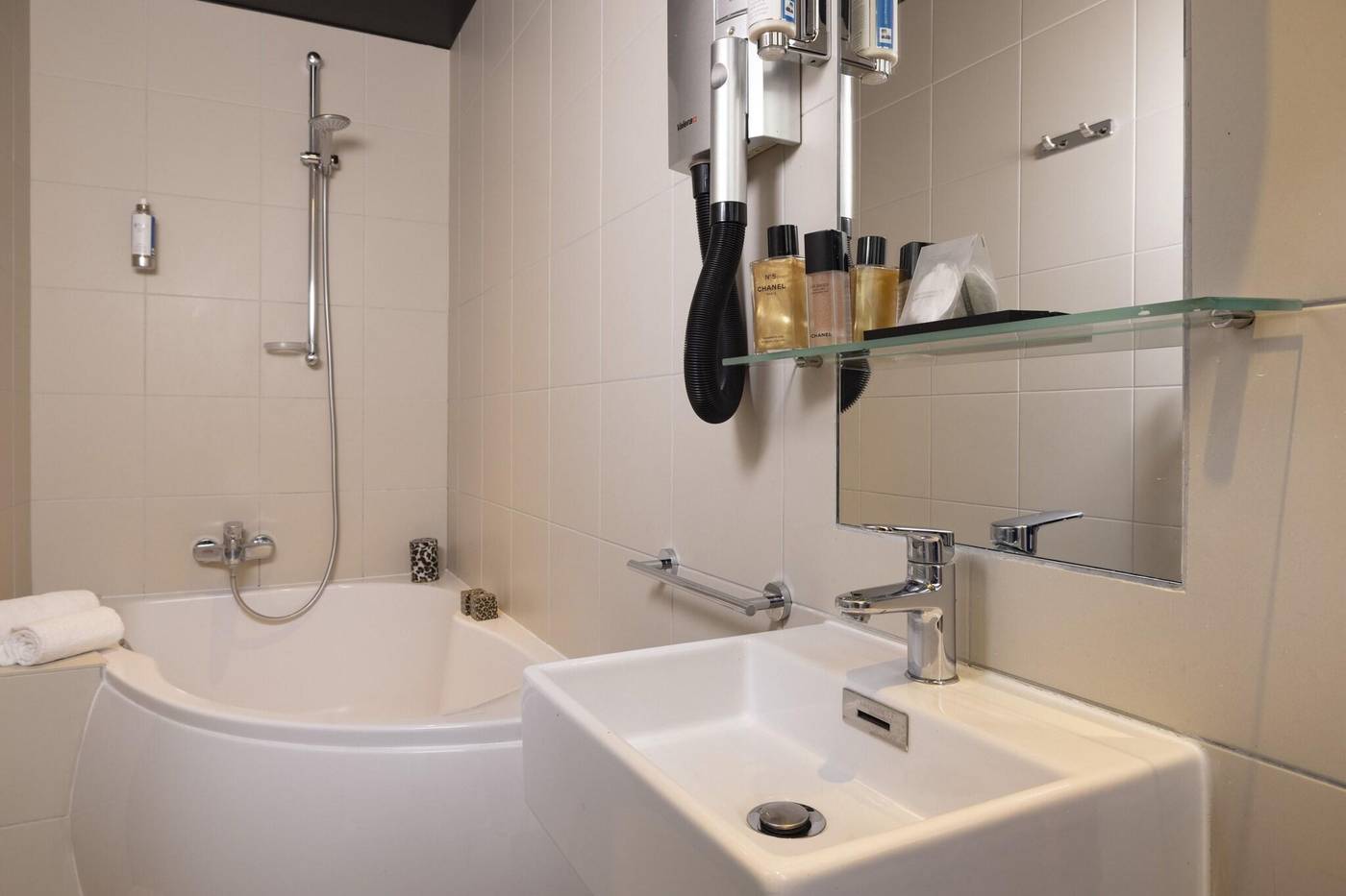 Au-Palais-de-Chaillot-Room-47