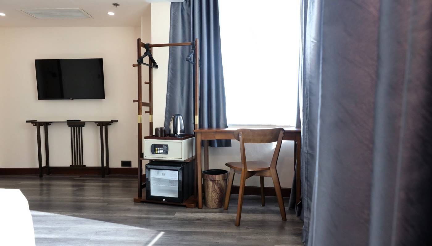 The-Imperial-Hong-Kong-Room-24