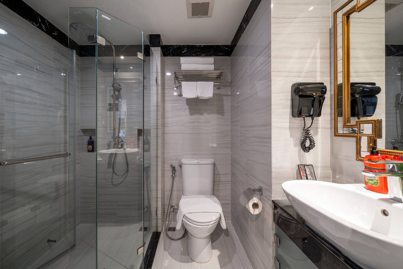 Vince-Hotel-Pratunam-Room-51