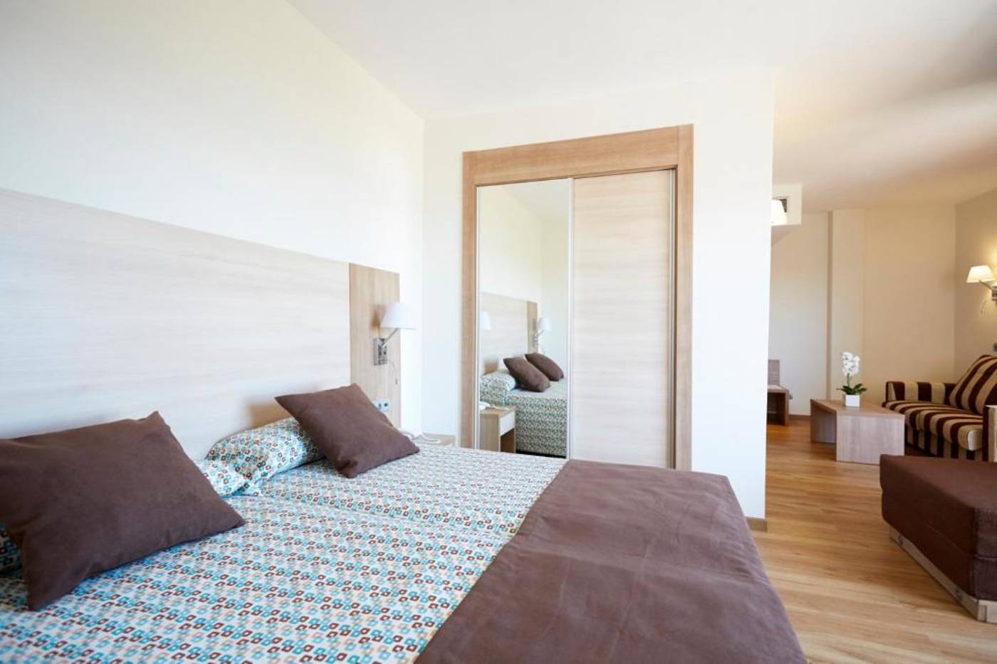 Invisa-Hotel-Ereso-Room-11