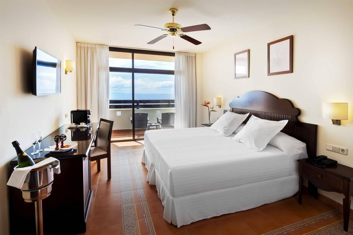 Occidental-Jand----a-Mar-Room-23