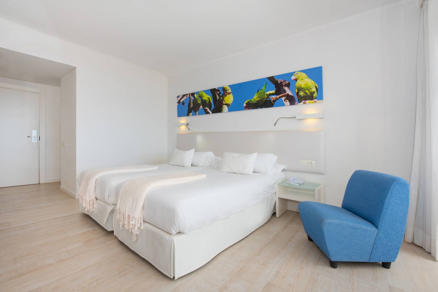 Iberostar-Waves-Bouganville-Playa-Room-20