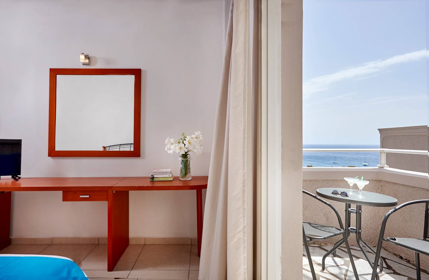 Terra-Blue-Santorini-Room-15