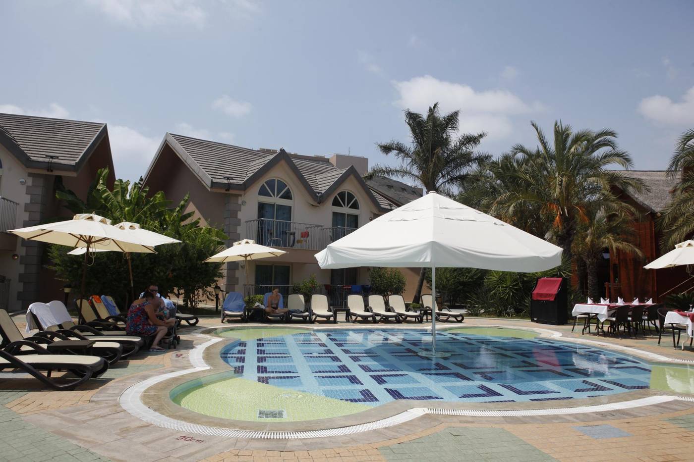 Long-Beach-Resort-Hotel---Spa-Deluxe-Pool-4