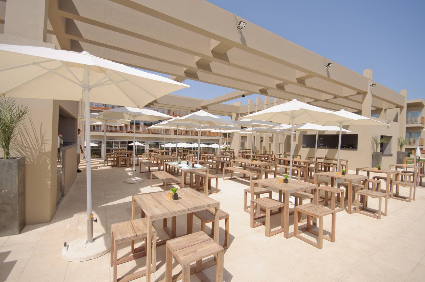 Oasis-Salinas-Sea-Restaurant-11