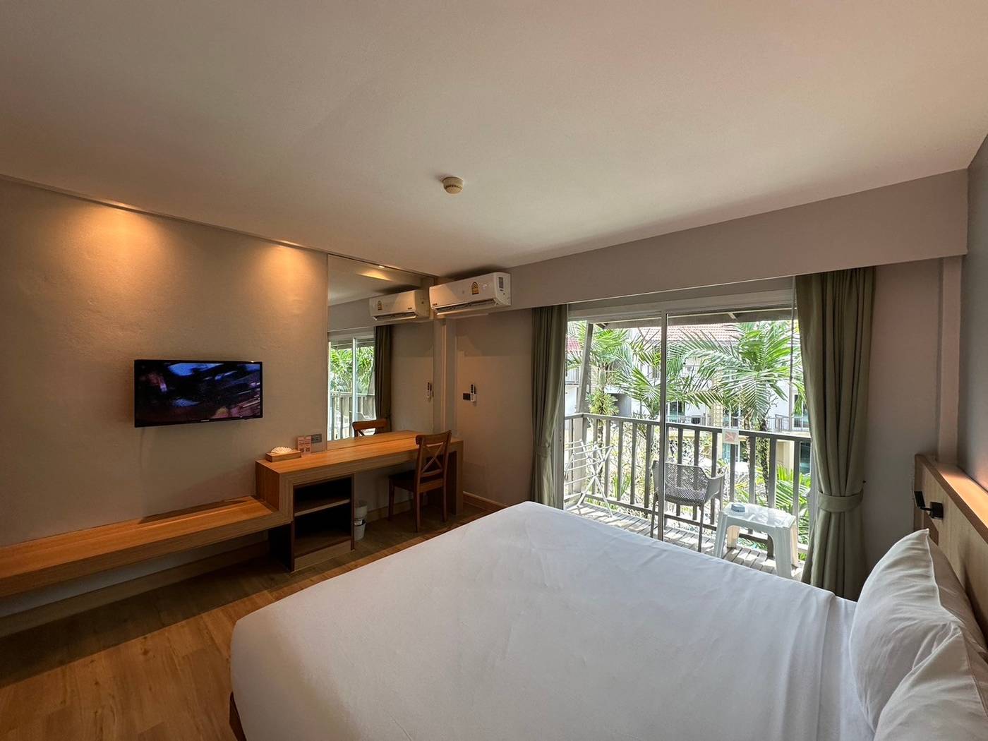 Baan-Karon-Resort-Room-12