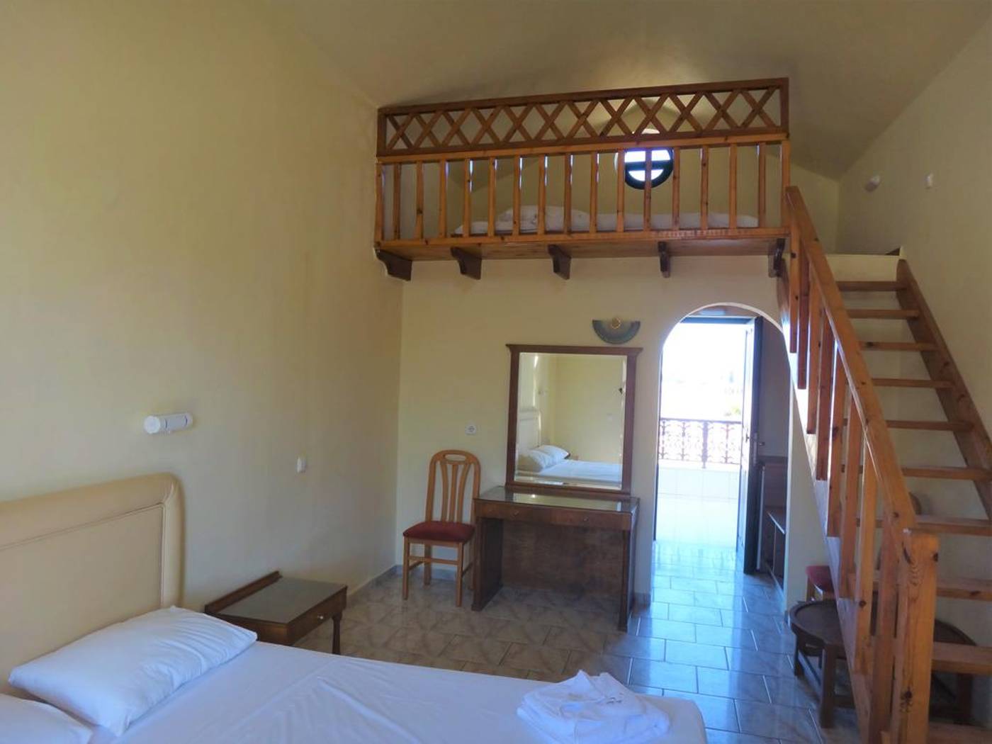 Diogenis-Blue-Palace-Room-34