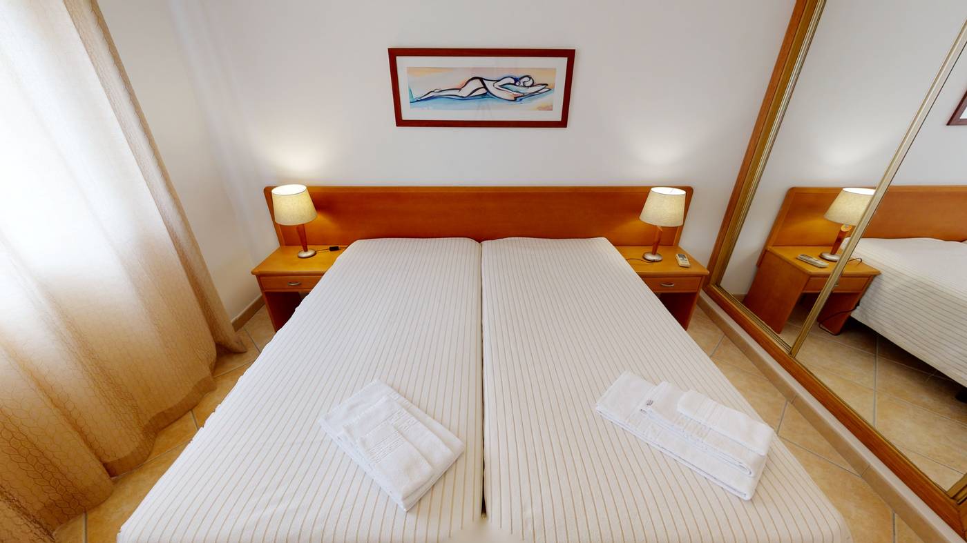 Real-Lota-Room-24