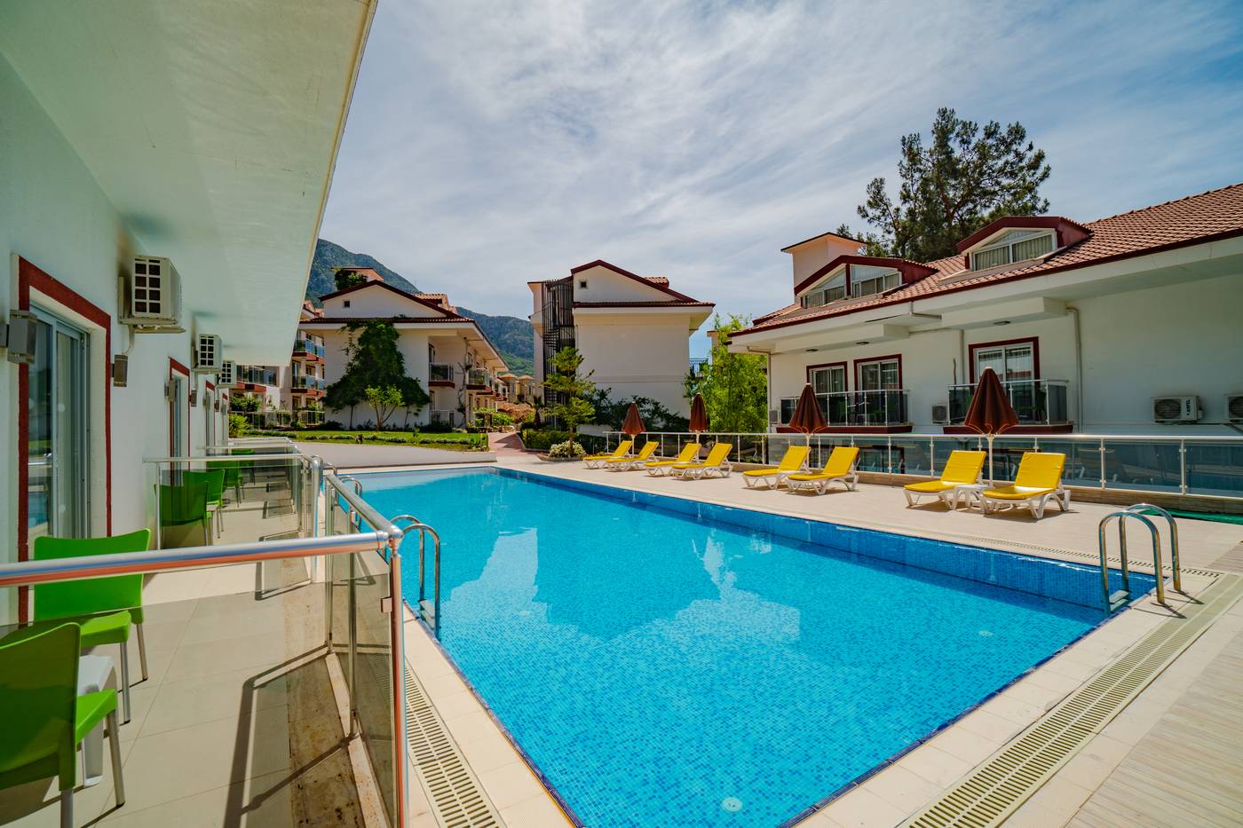 Sunshine Holiday Resort Hotel