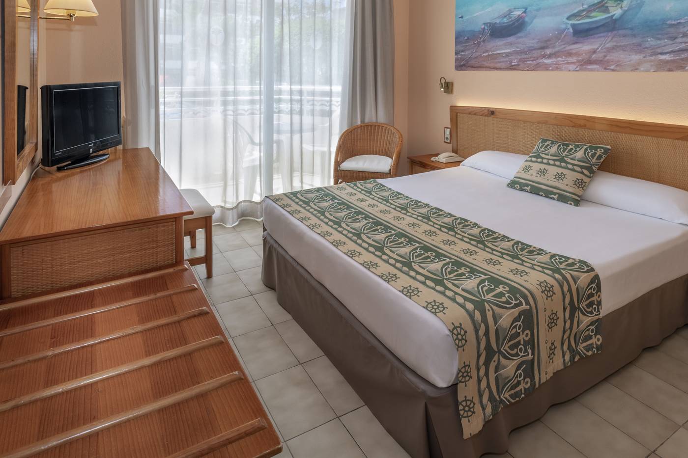 Oasis-Tossa-Room-12