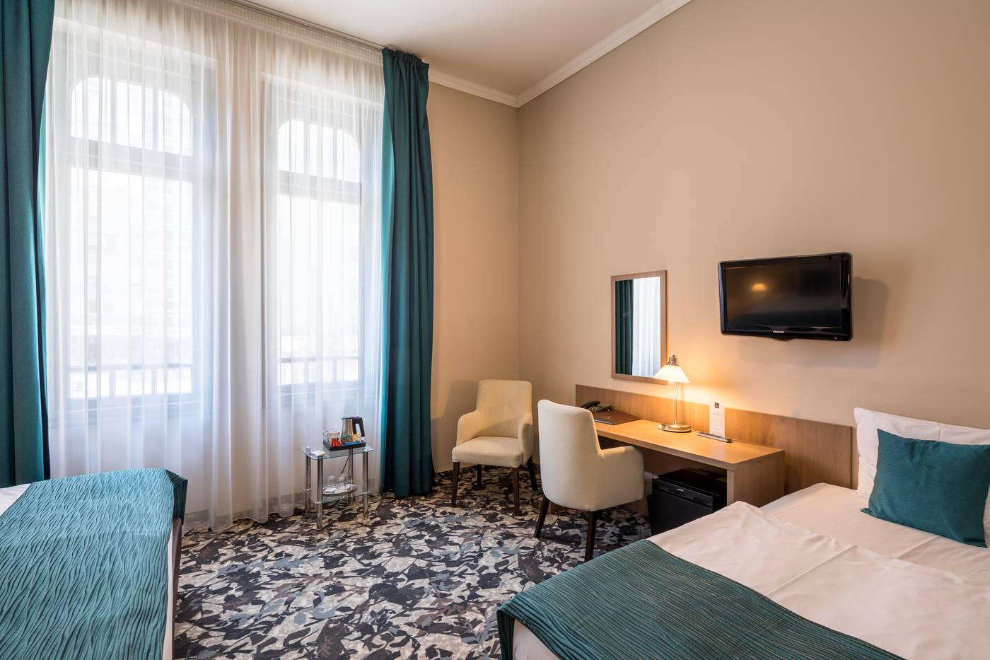 Queen-Elizabeth-Hotel-Room-13