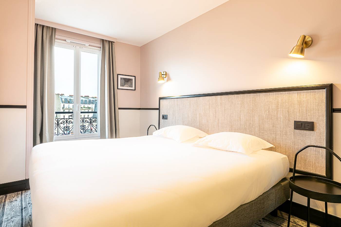 At-Gare-du-Nord-Room-19