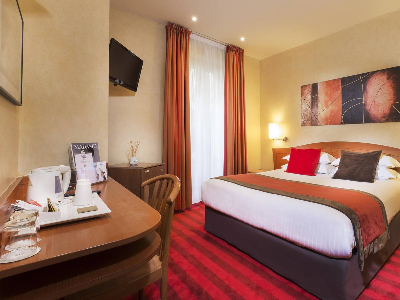 Europe-Tour-Eiffel-General-view-23