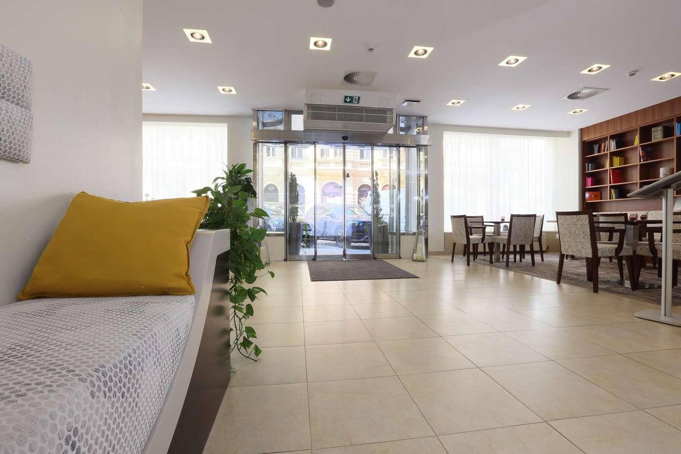 Hotel-Amarilis-Prague-Lobby-12