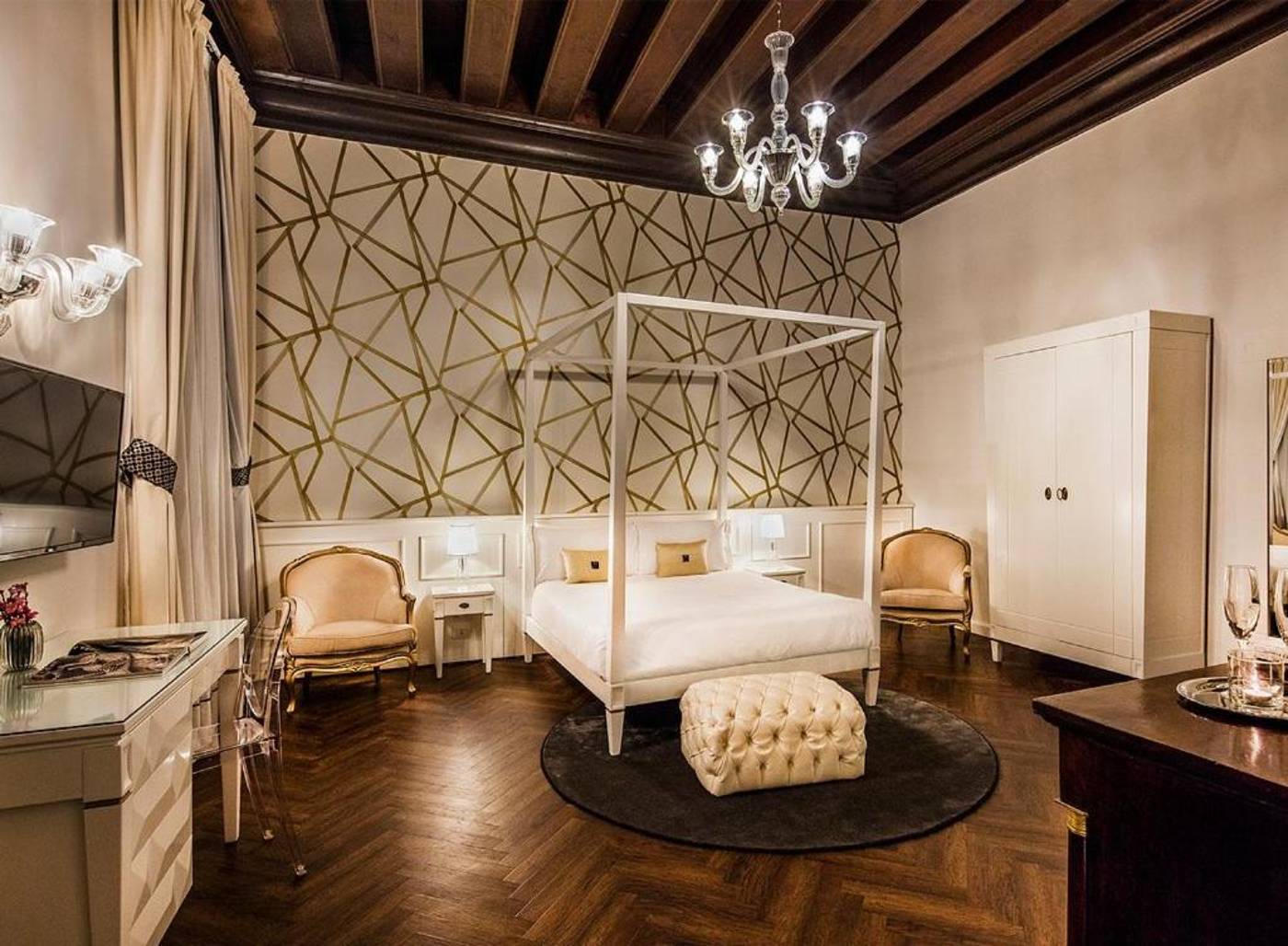 Sonder-Salute-Palace-Room-29