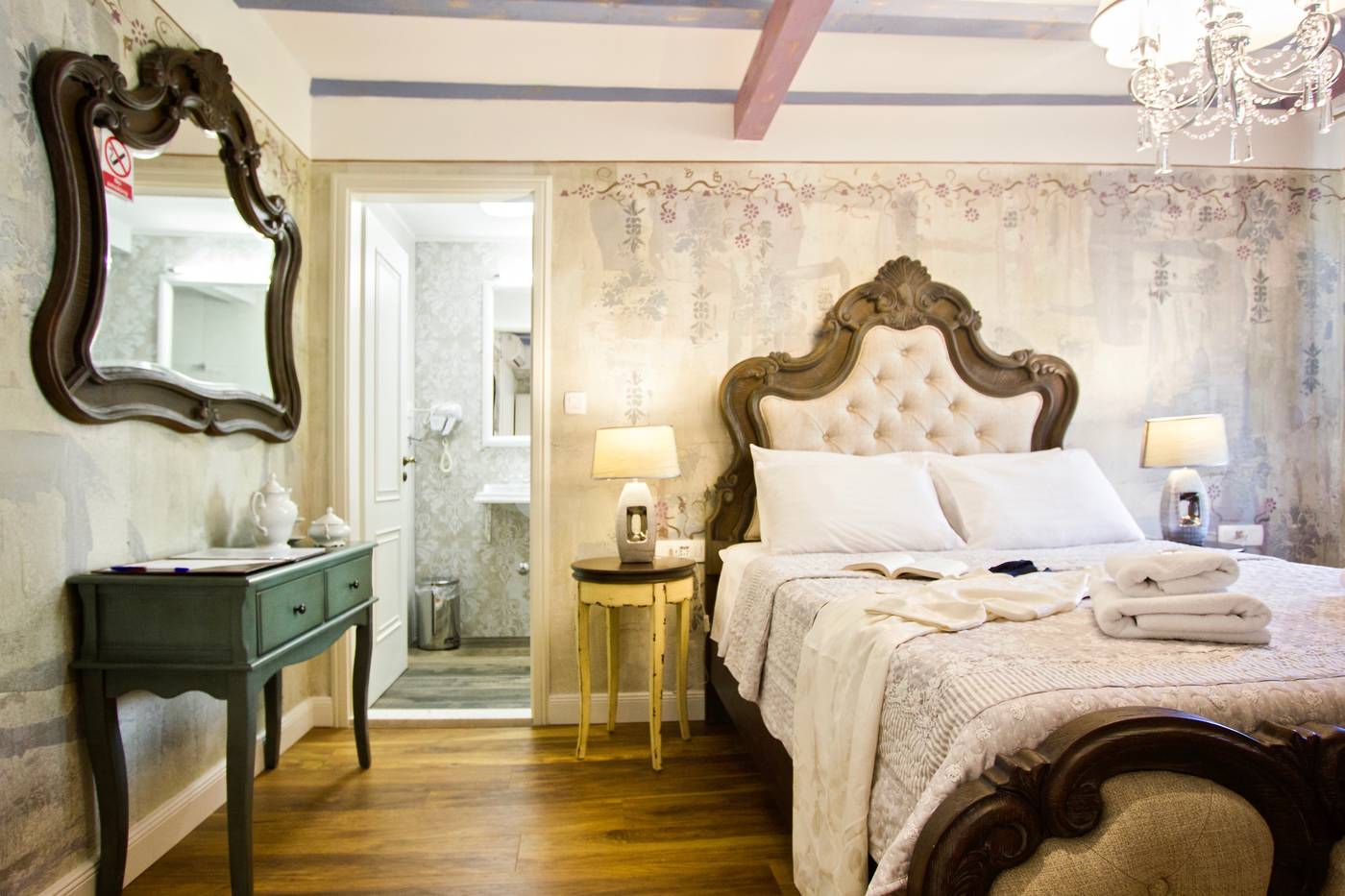 Plaza-Marchi-Old-Town---Quaint---Elegant-Hotels-Room-14