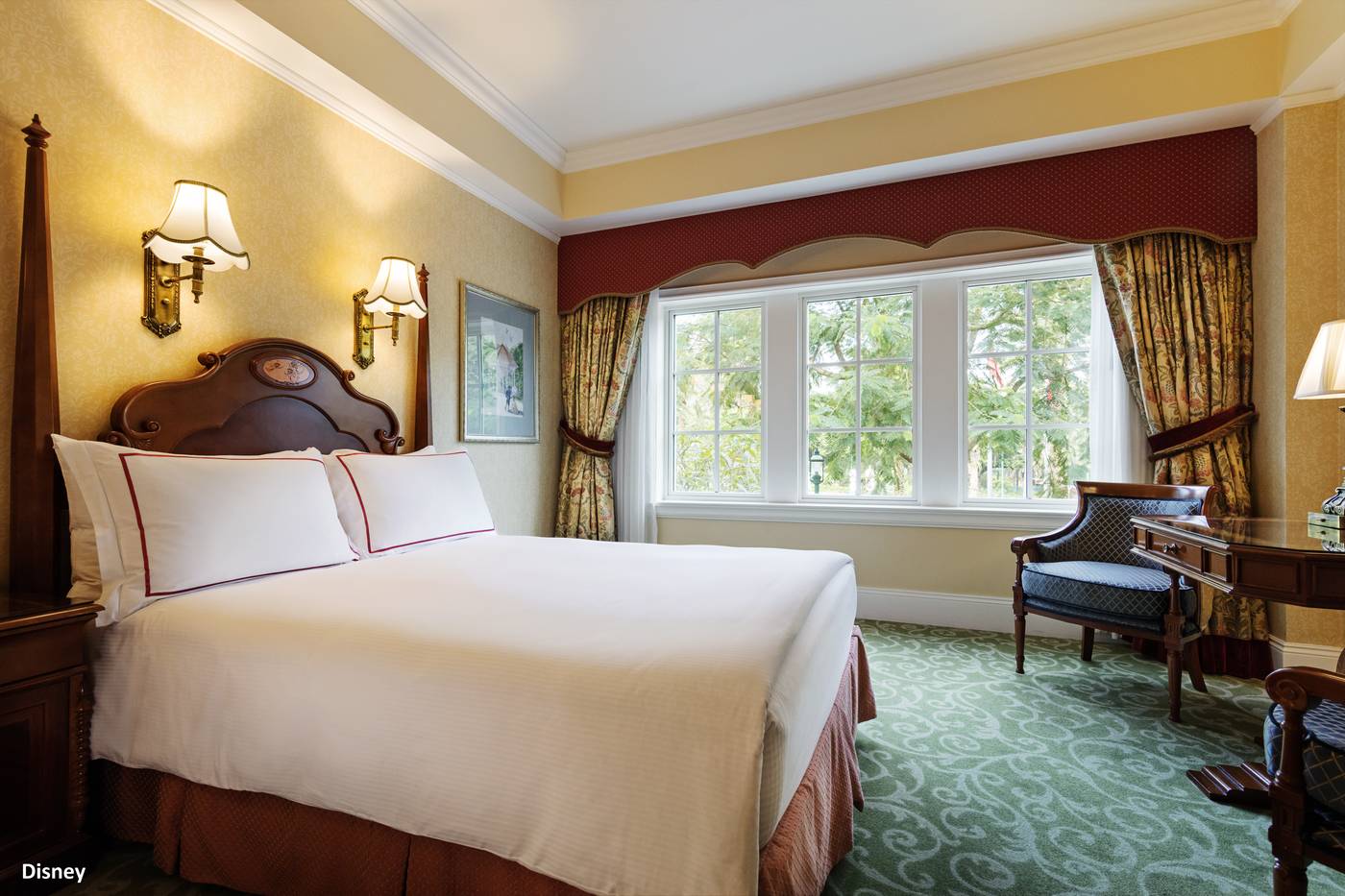 Hong-Kong-Disneyland-Hotel-Room-7