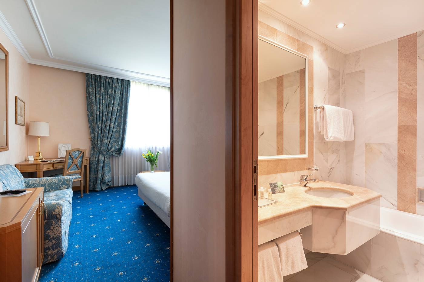 Royal-Garden-Hotel-Room-23