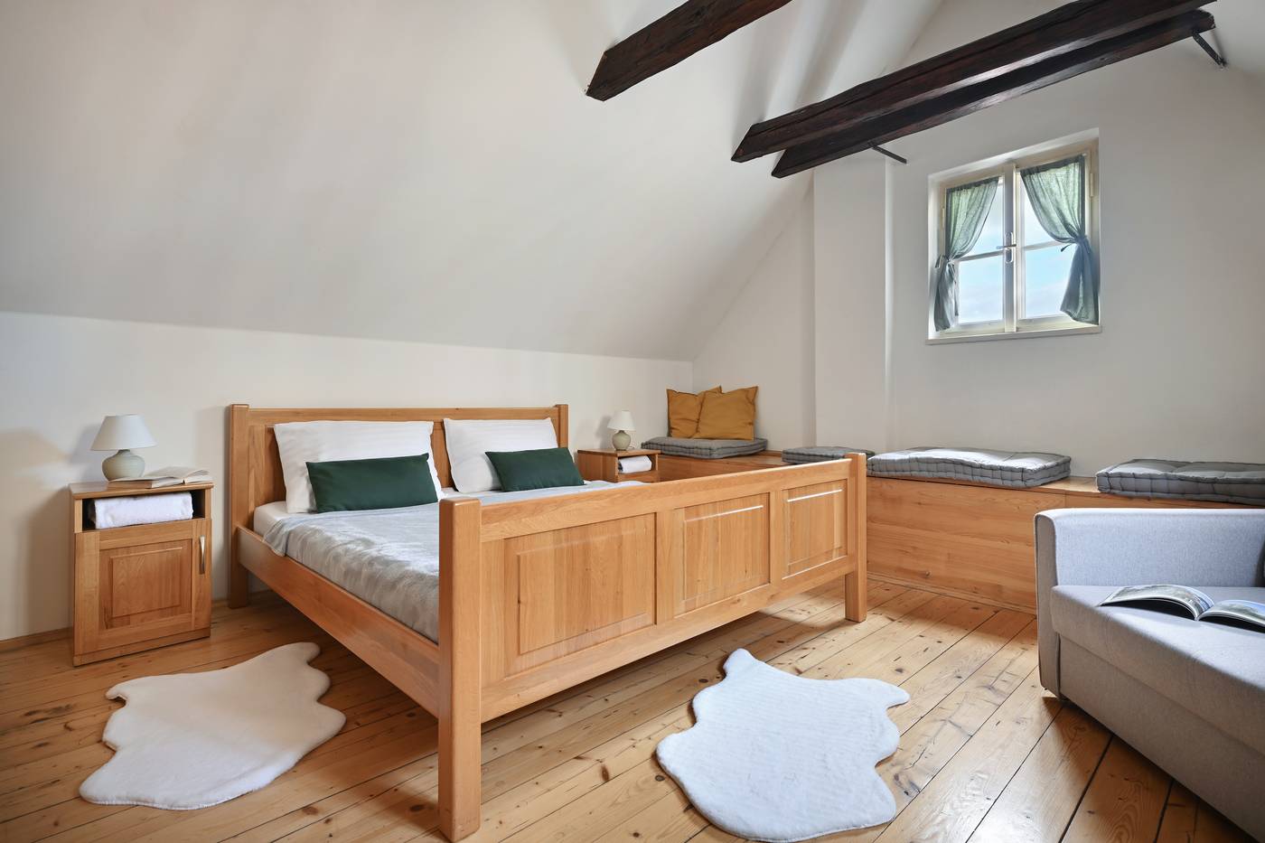 Boutique-Apartments-White-Swan-Room-27