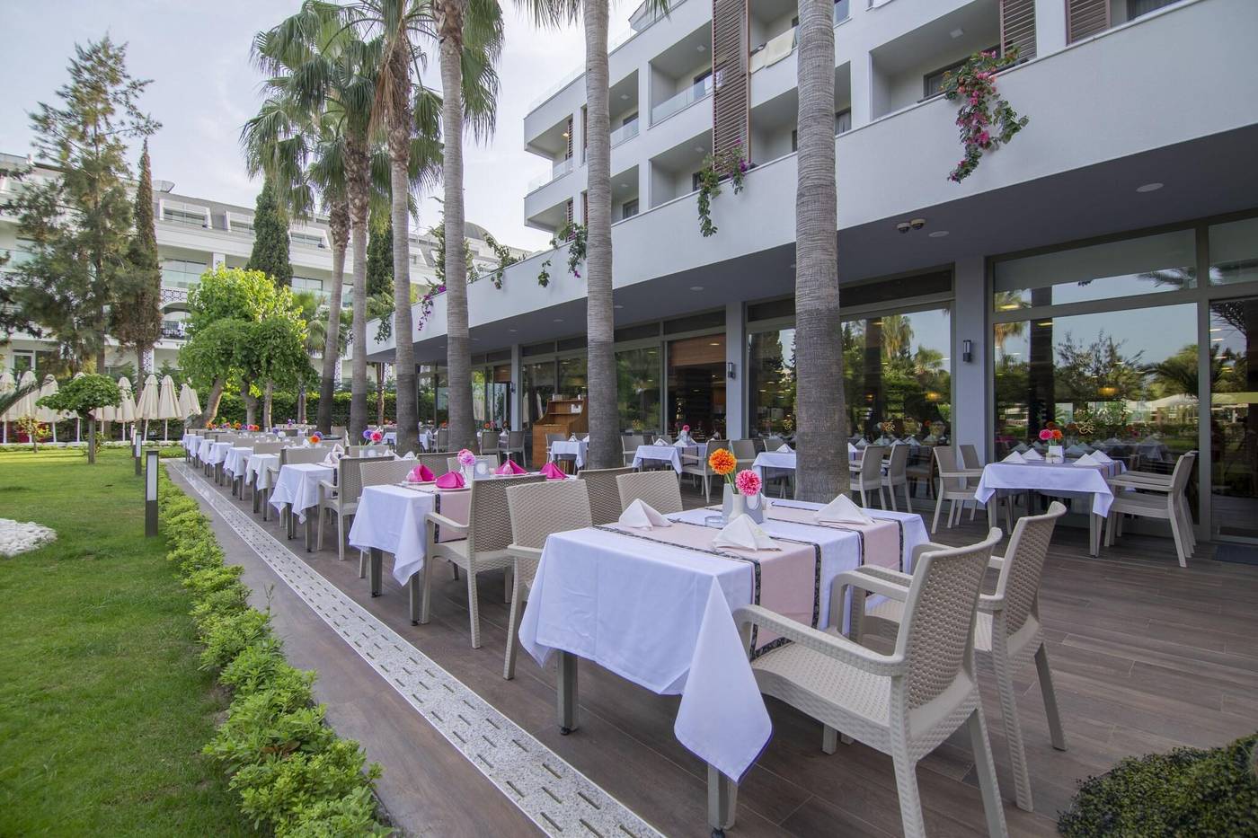 Fame-Residence-Goynuk-Restaurant-12