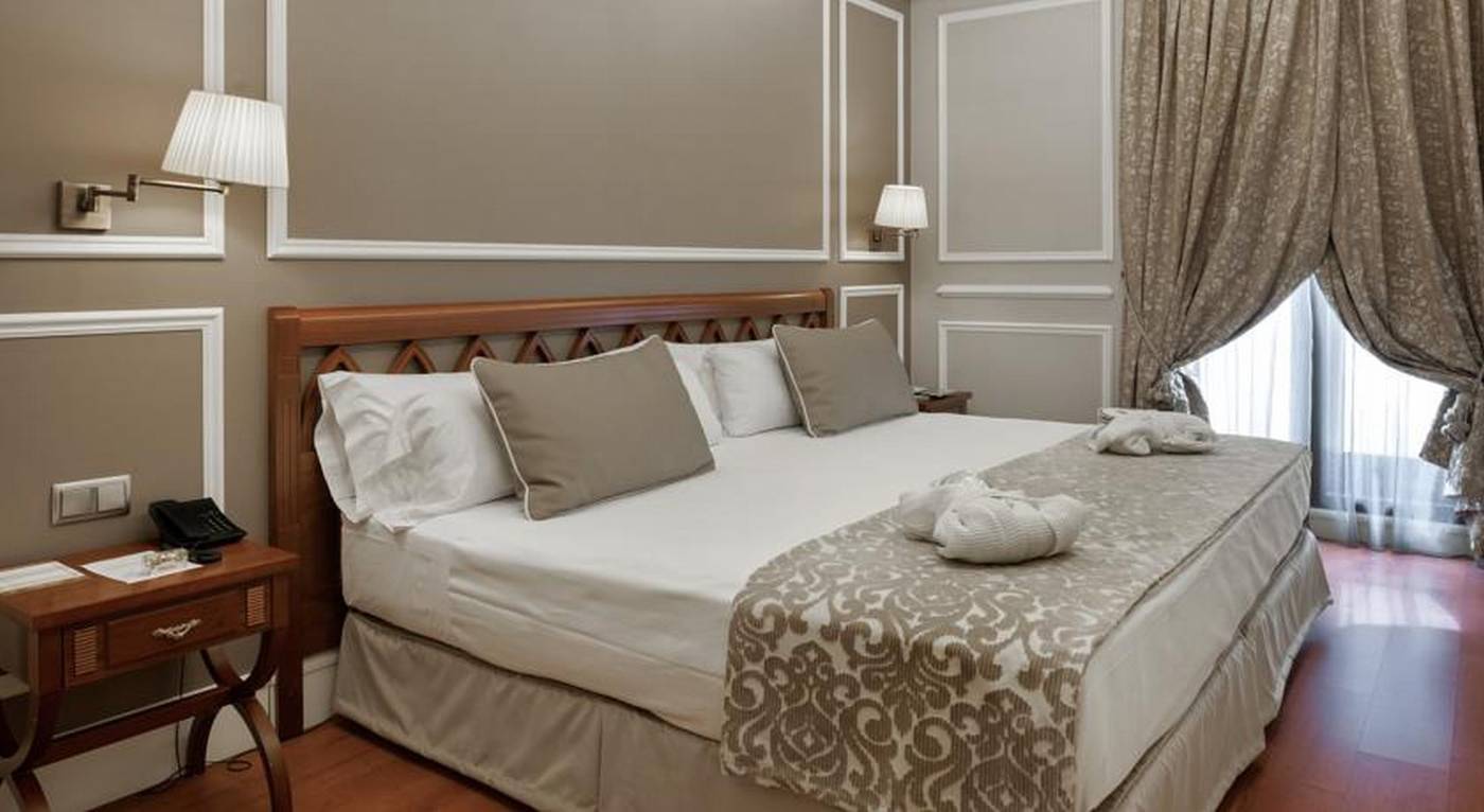 Catalonia-las-Cortes-Room-36