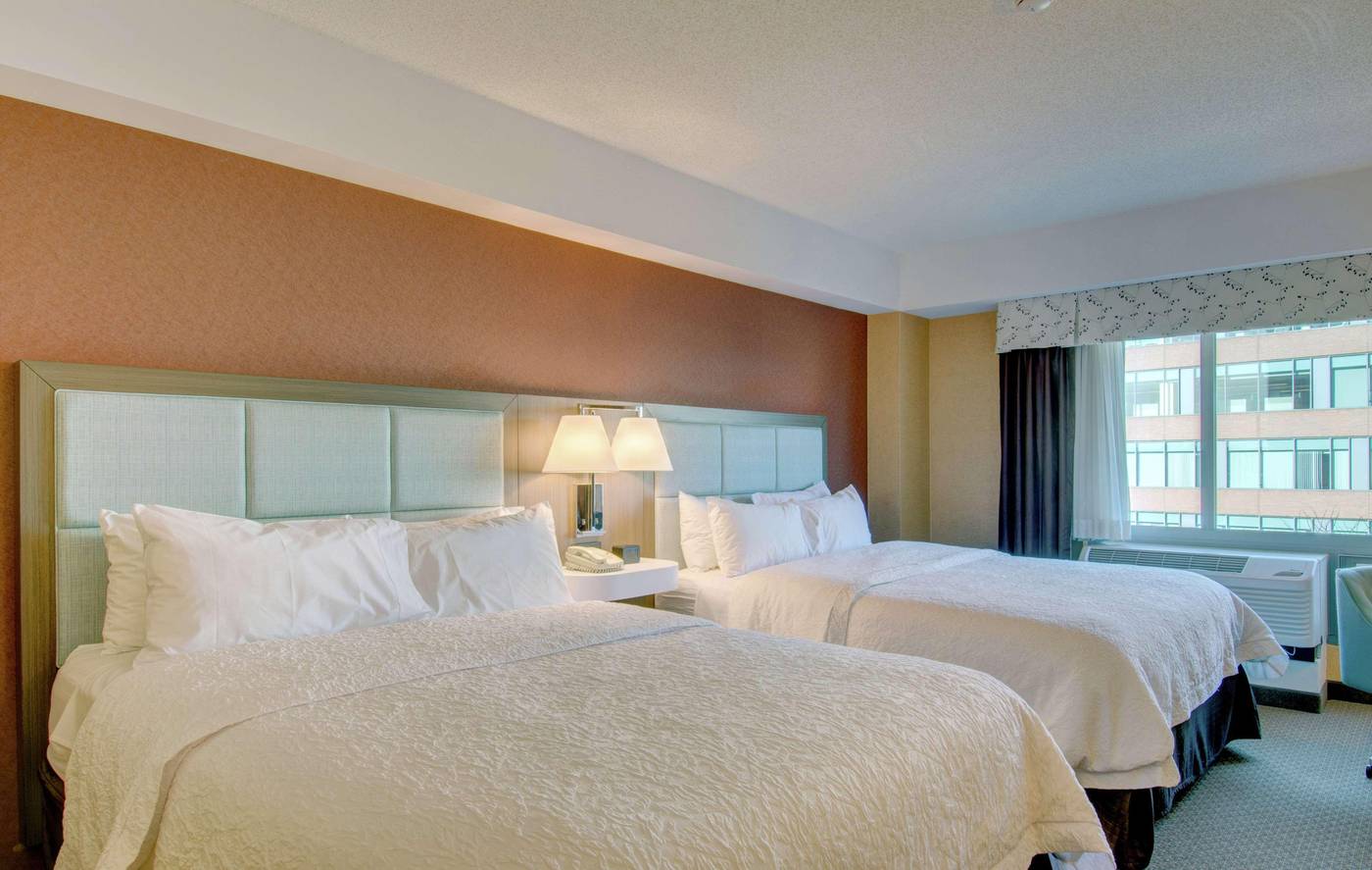 Hampton-Inn---Suites-Boston-Crosstown-Center-Room-16