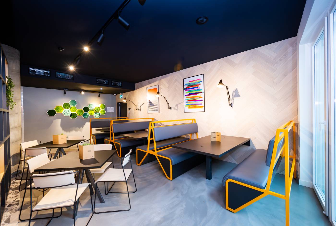 Staycity-Aparthotels-Venice-Mestre-Lobby-17