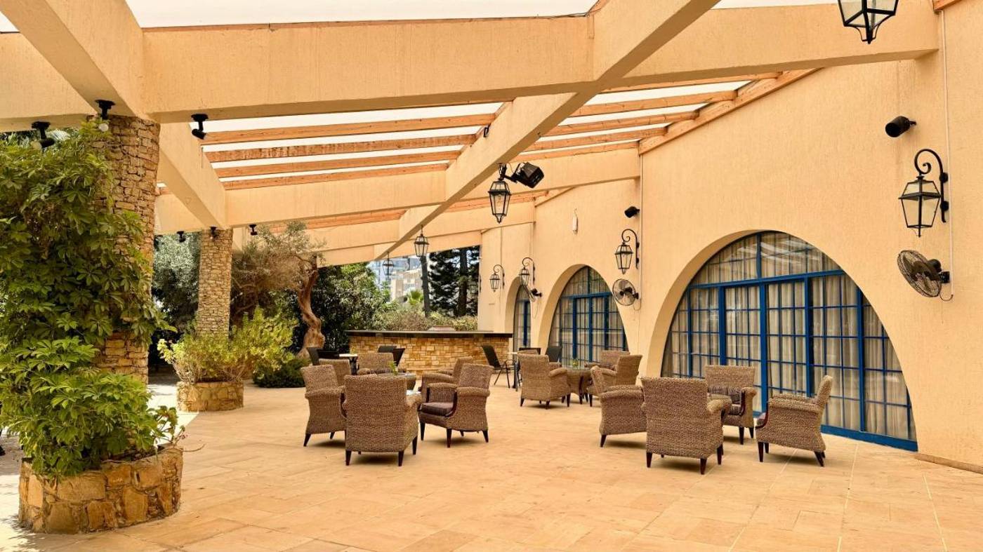 Navarria-Terrace-8