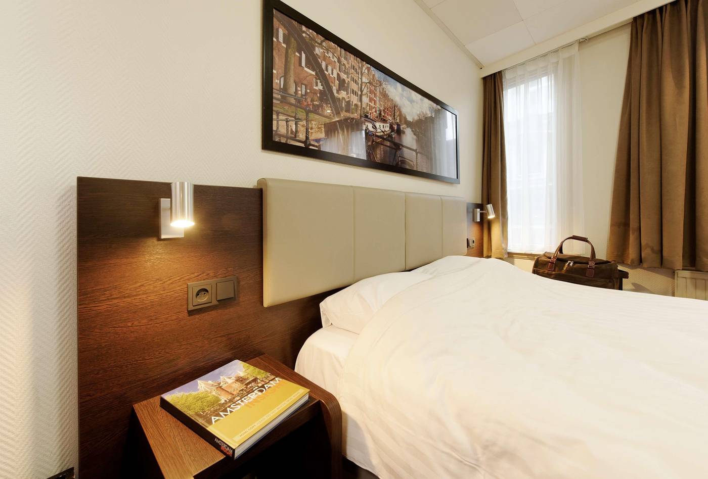 Best-Western-Dam-Square-Inn-Room-15