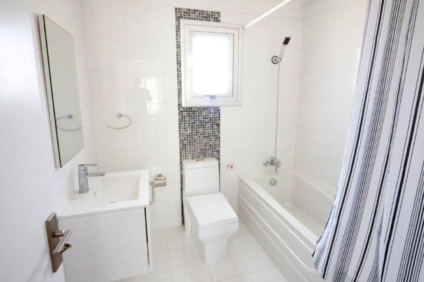 High-View-Garden-Apartment-Room-11