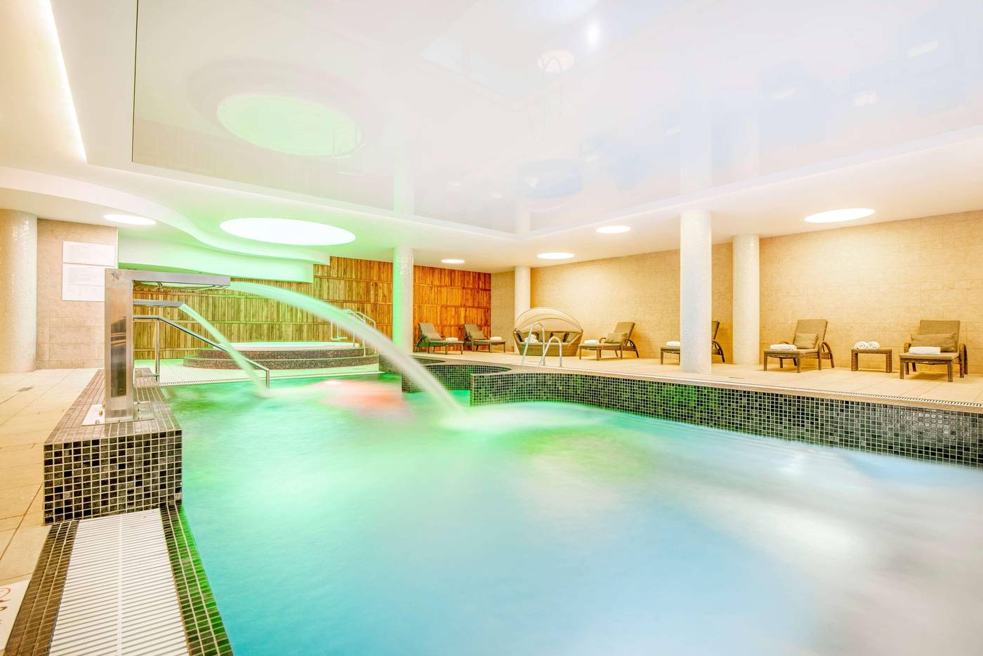 DoubleTree-by-Hilton-Krakow-Hotel---Convention-Cen-Pool-67