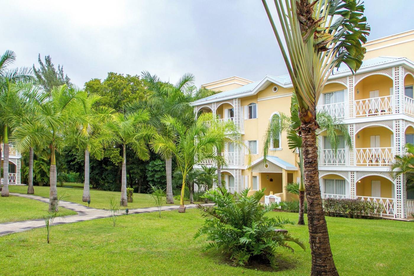 Royal-Hideaway-Playacar-All-Inclusive-Room-12