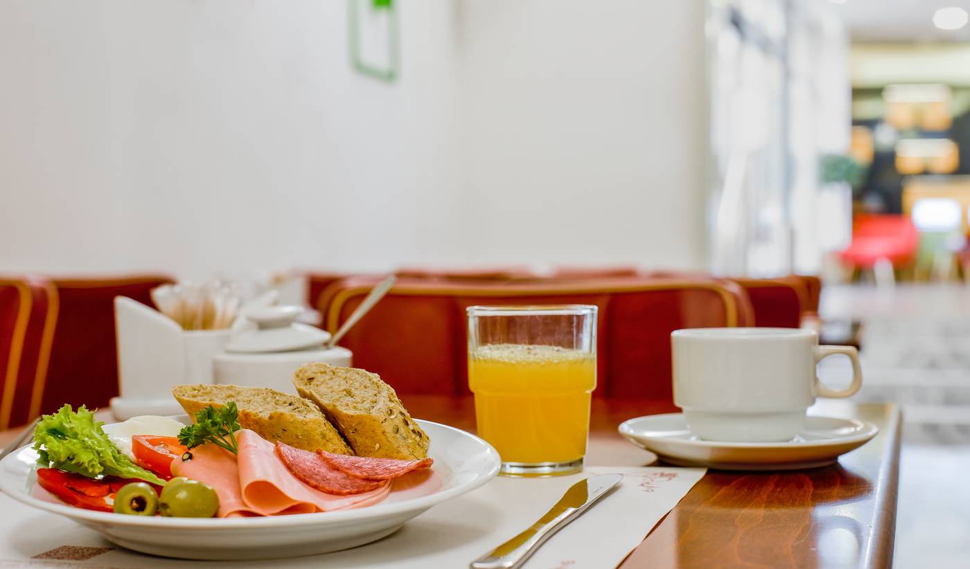 Hotel-Garden-Court-Restaurant-47