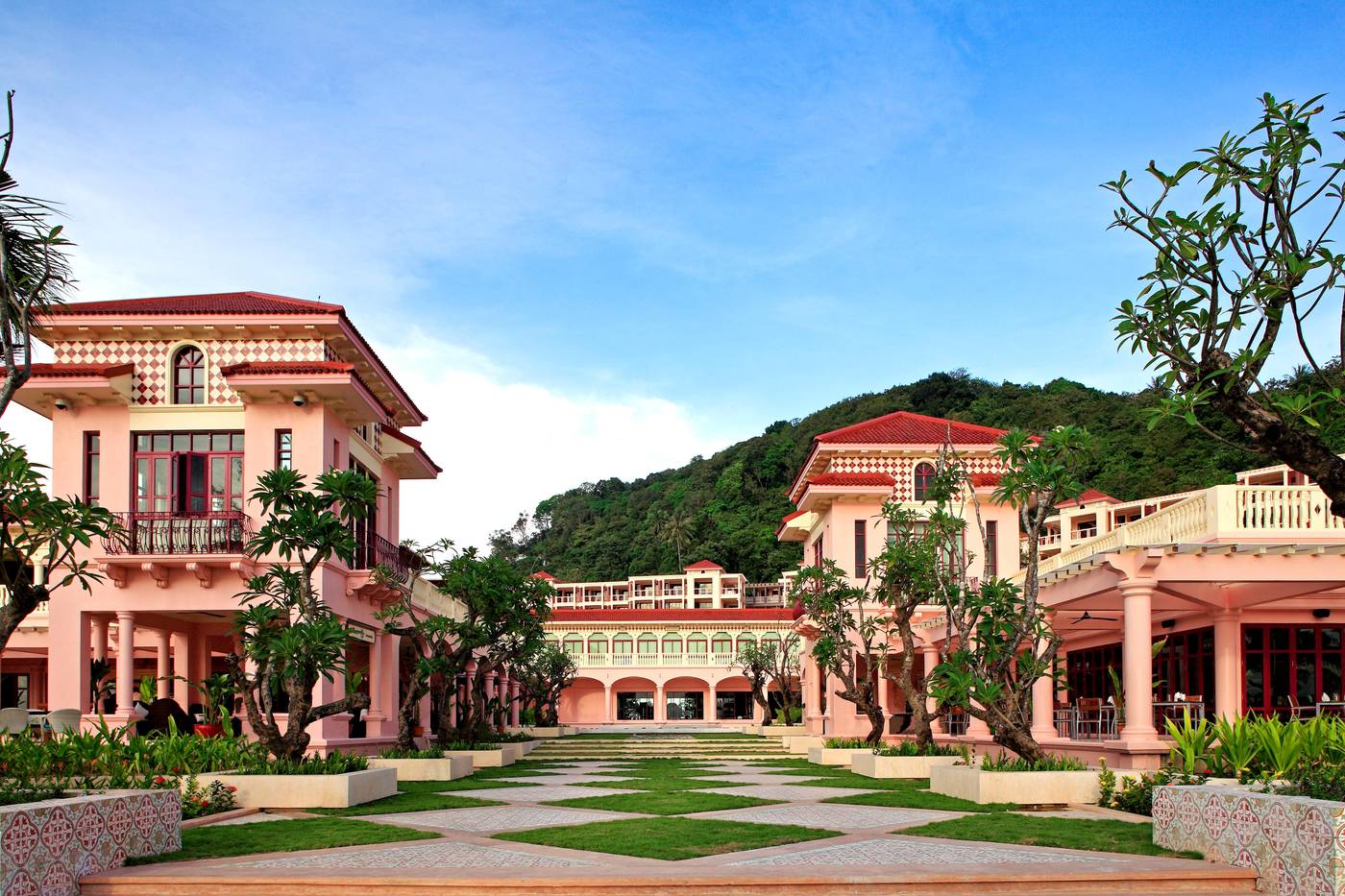 Centara-Grand-Beach-Resort-Phuket-General-view-8
