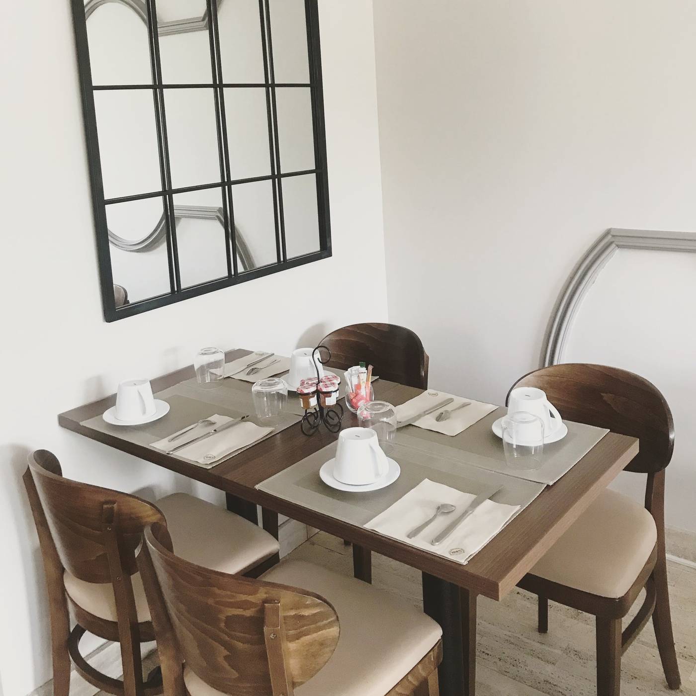 Qualys-H----tel-Rueil-La-D----fense-Restaurant-7