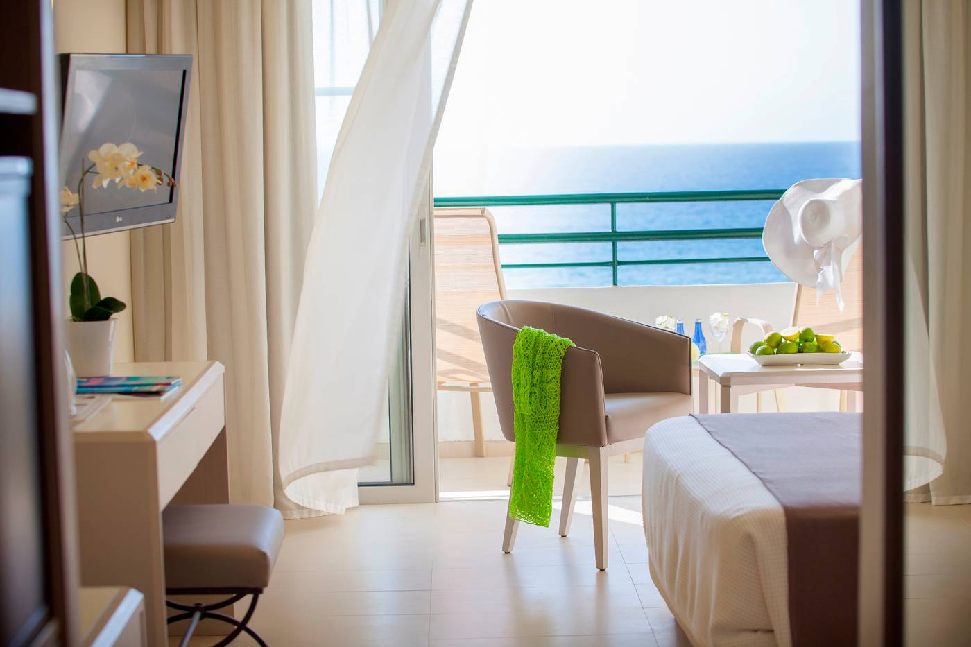 Louis-Imperial-Beach-Room-28