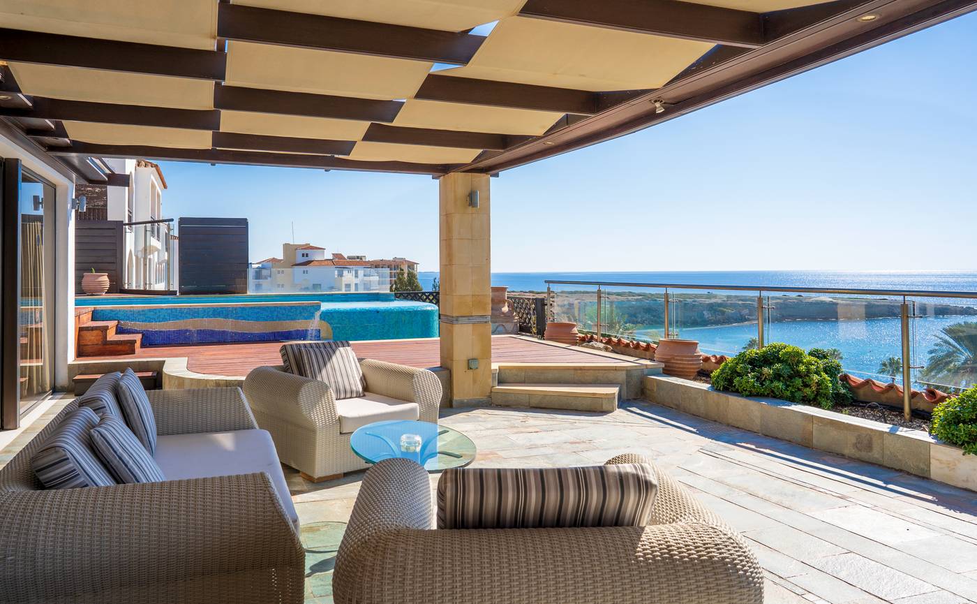 Coral-Beach-Hotel-and-Resort-Room-59