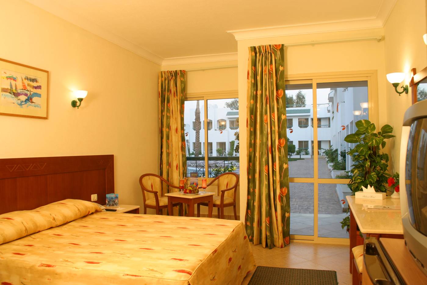 Falcon-Hills-Room-28