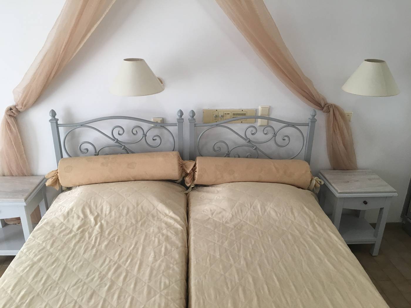 Avra-Santorini-Room-11