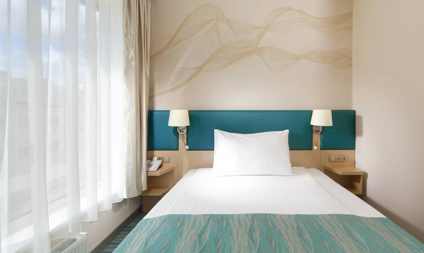 Holiday-Inn-Prague-Congress-Centre-Room-34