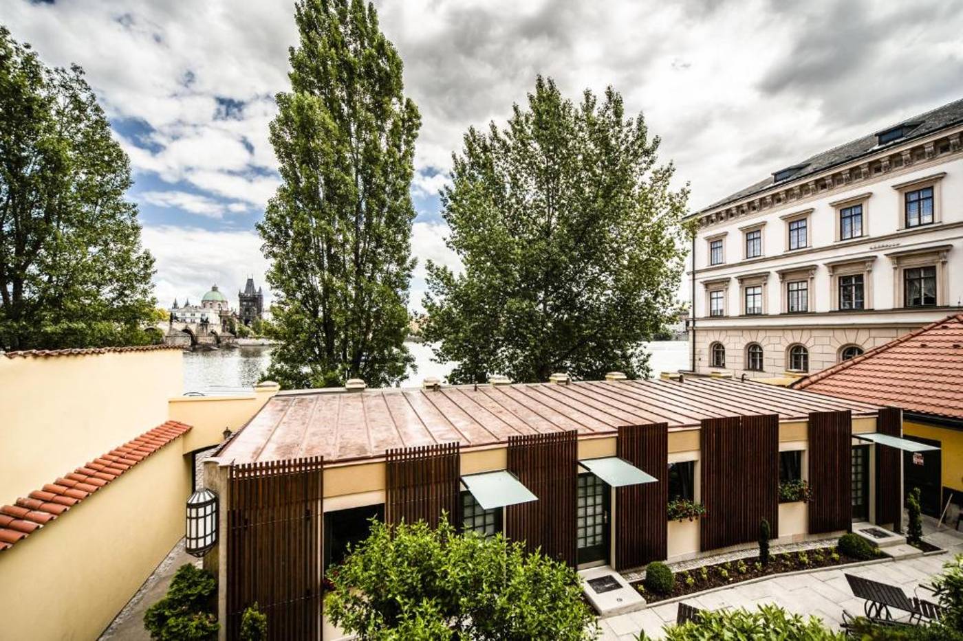 Archibald-at-the-Charles-Bridge-Room-9