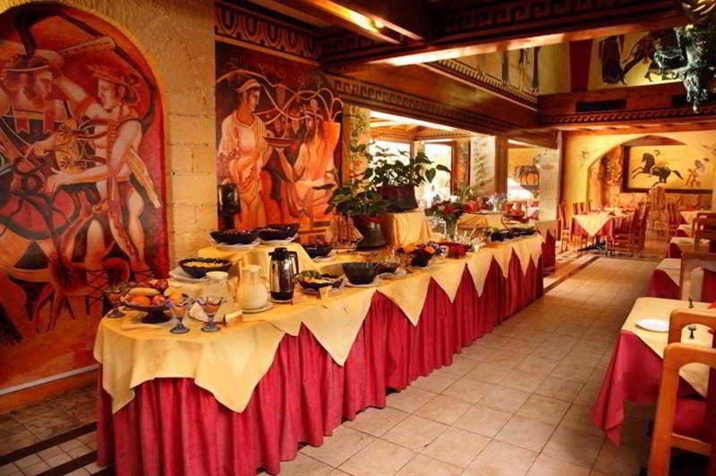 Roman-Restaurant-13