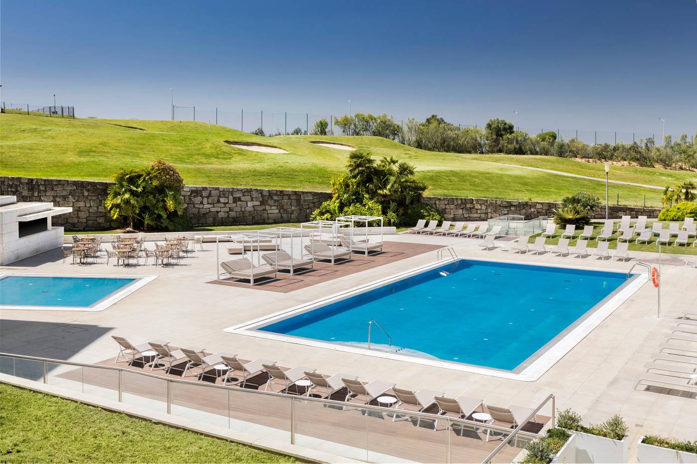 Crowne-Plaza-Caparica-Lisbon-Pool-72