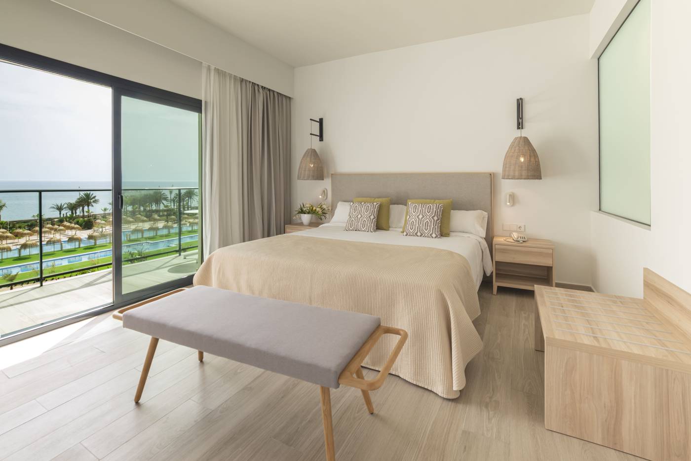 Cabogatamar-Garden-Room-14