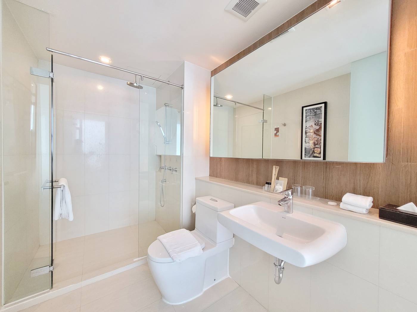 On8-Sukhumvit-by-Compass-Hospitality-Room-15