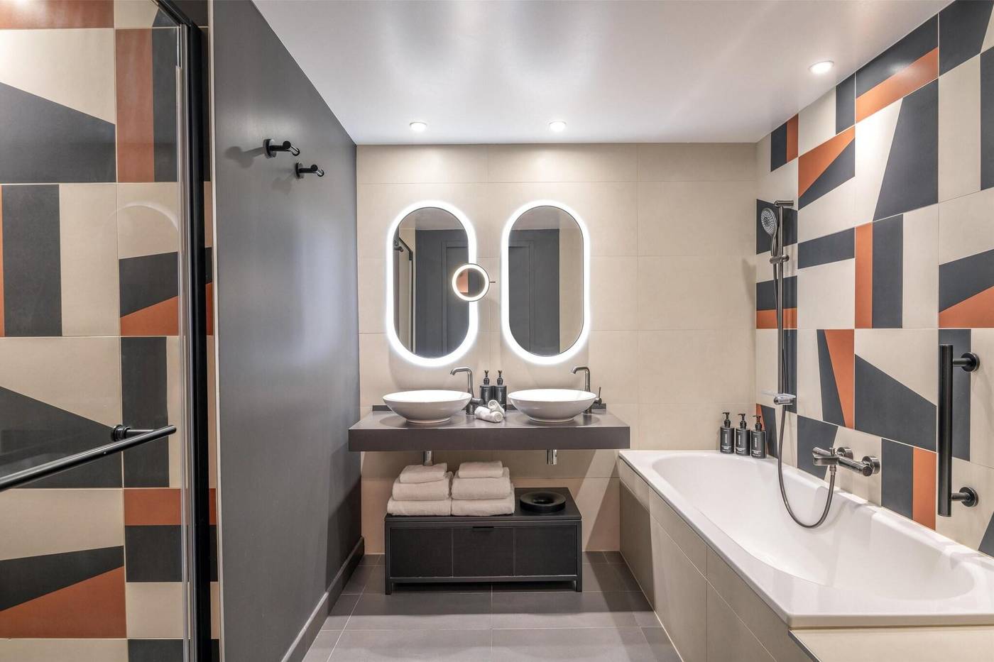 Canopy-By-Hilton-Paris-Eiffel-Tower-Room-43