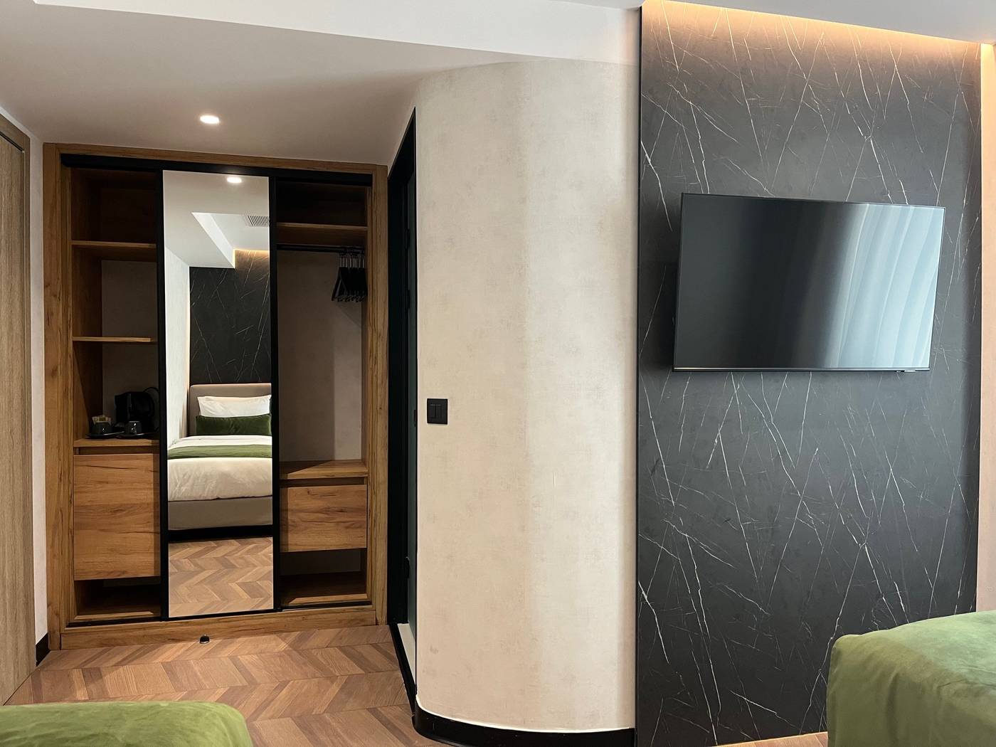 The-Port-Square-Hotel-Room-7